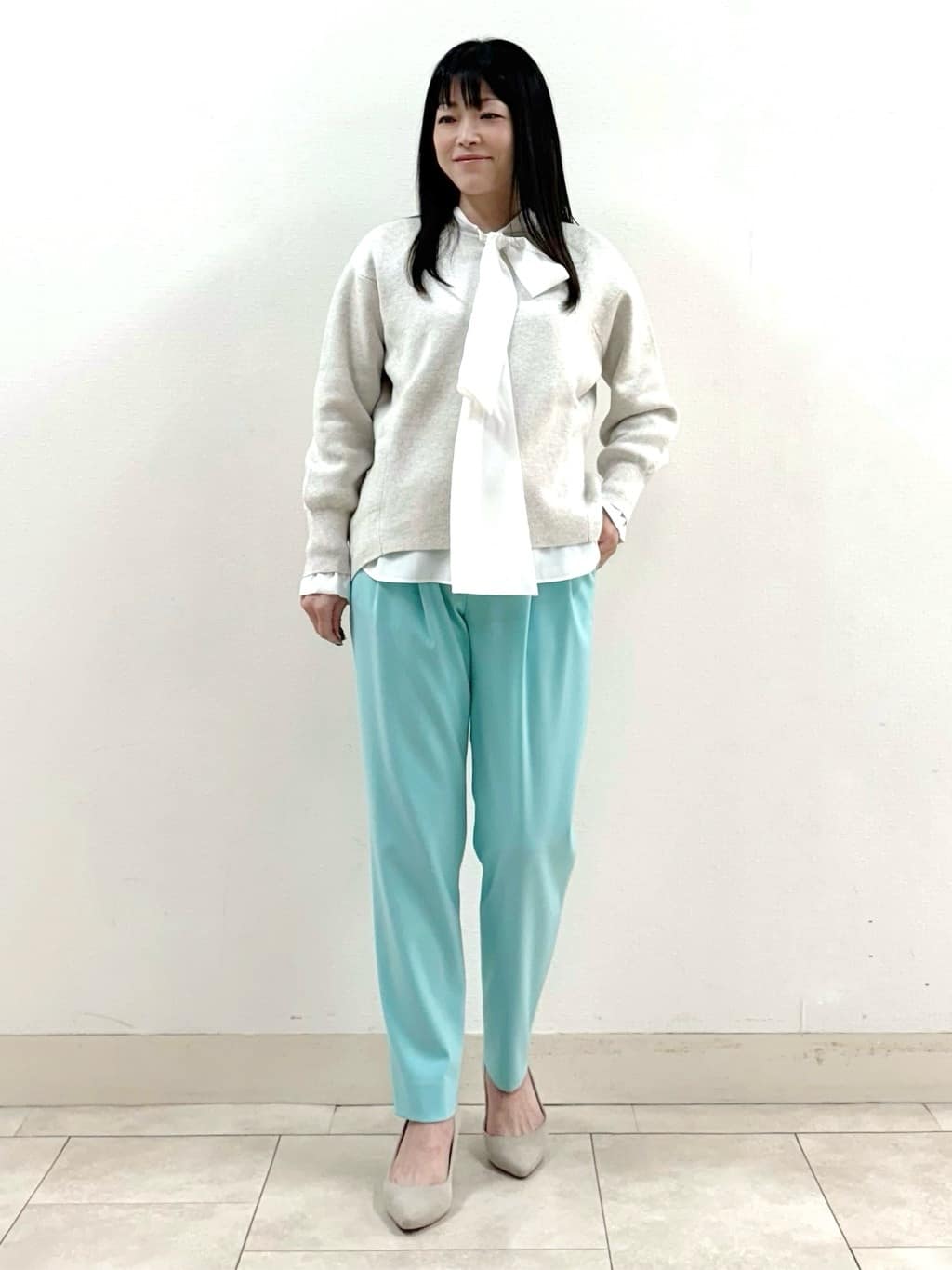 Wakaさんの「INDIVI｜◆【2点セット／UVケア】ツイードジレ＆ボウタイブラウス カセット服」を使ったコーディネート