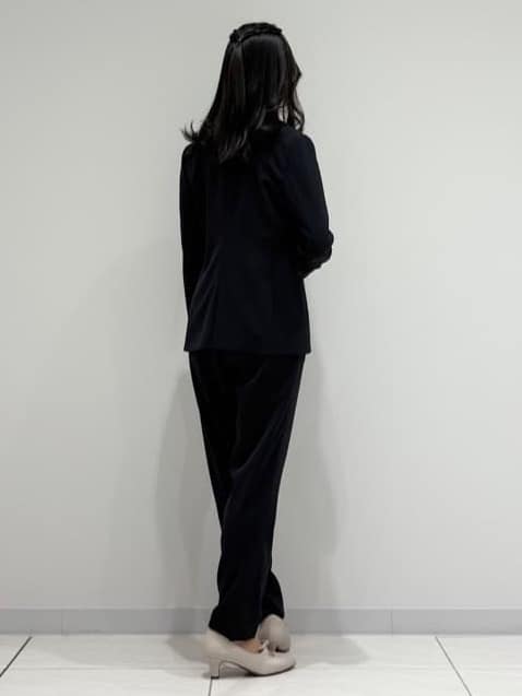 kayoさんの「INDIVI｜【洗える／UVケア／スーツ】ストレッチタックテーパードパンツ」を使ったコーディネート