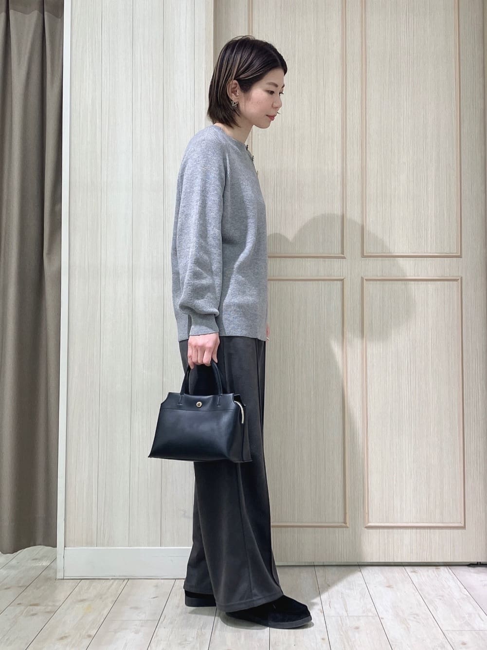 Turnerさんの「SHOO･LA･RUE｜◆【S-LL/洗える】きらっとラメが華やか 肩金ボタンニット」を使ったコーディネート