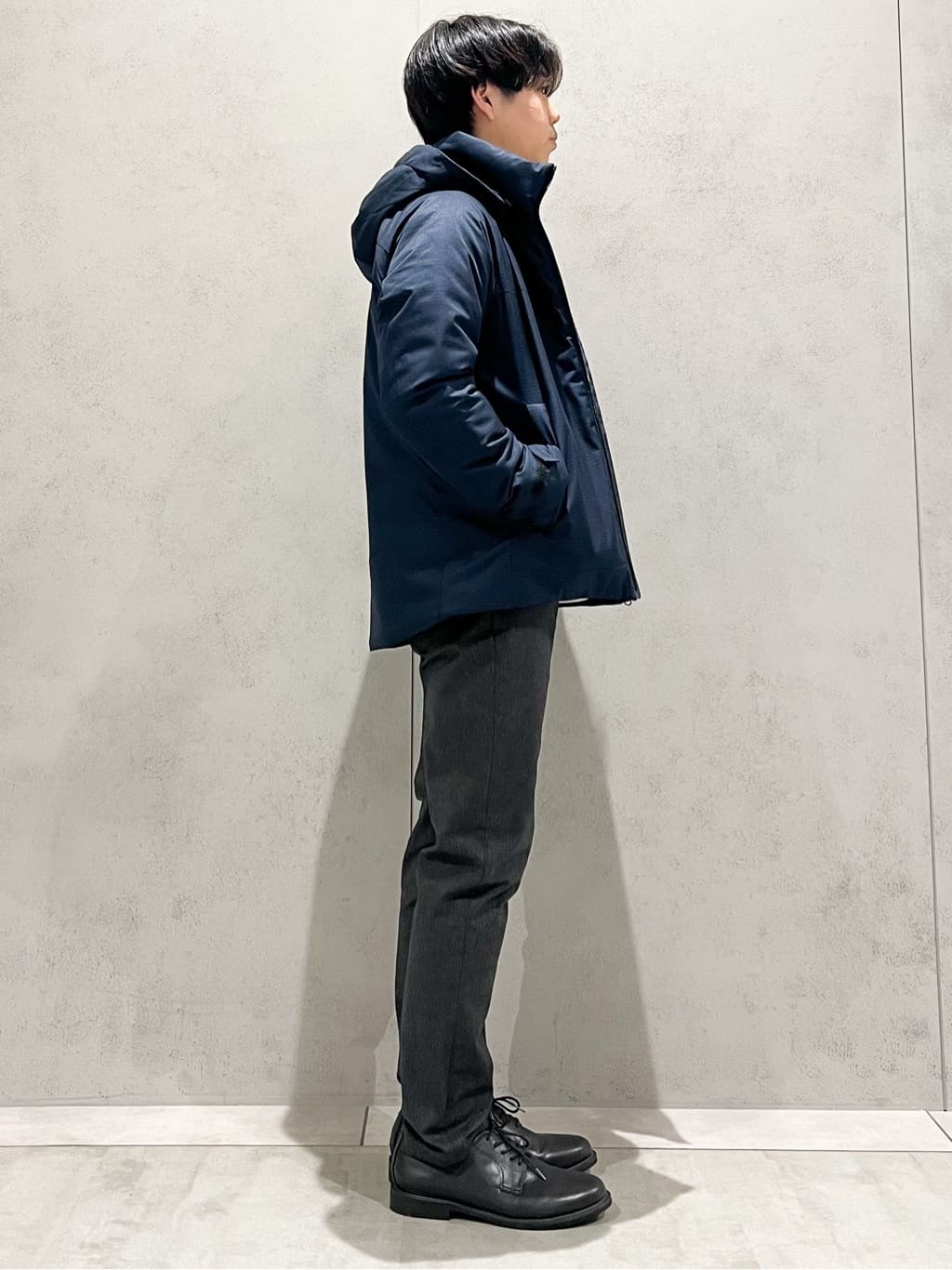 SHI-MAさんの「THE SHOP TK｜【オールシーズン穿ける！】7DAYSストレッチへリンボンパンツ　ON&hArr;OFF兼用」を使ったコーディネート