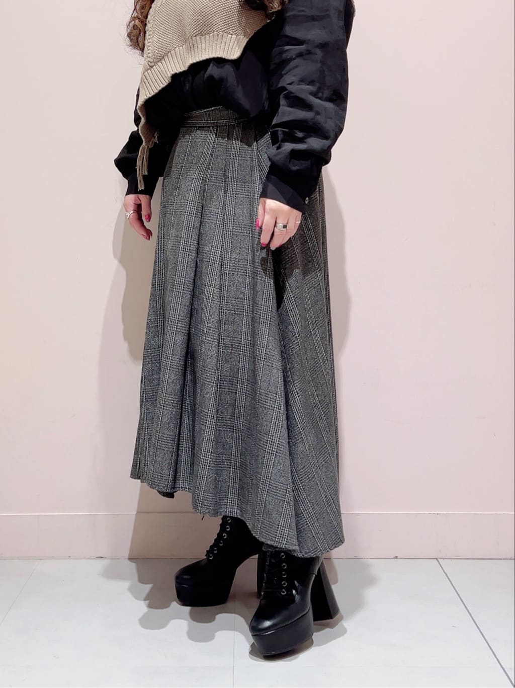 りえさんの「ESPERANZA｜【ラク盛り／ショートブーツ】リピーター続出／脚長美脚　厚底レースアップブーツ」を使ったコーディネート