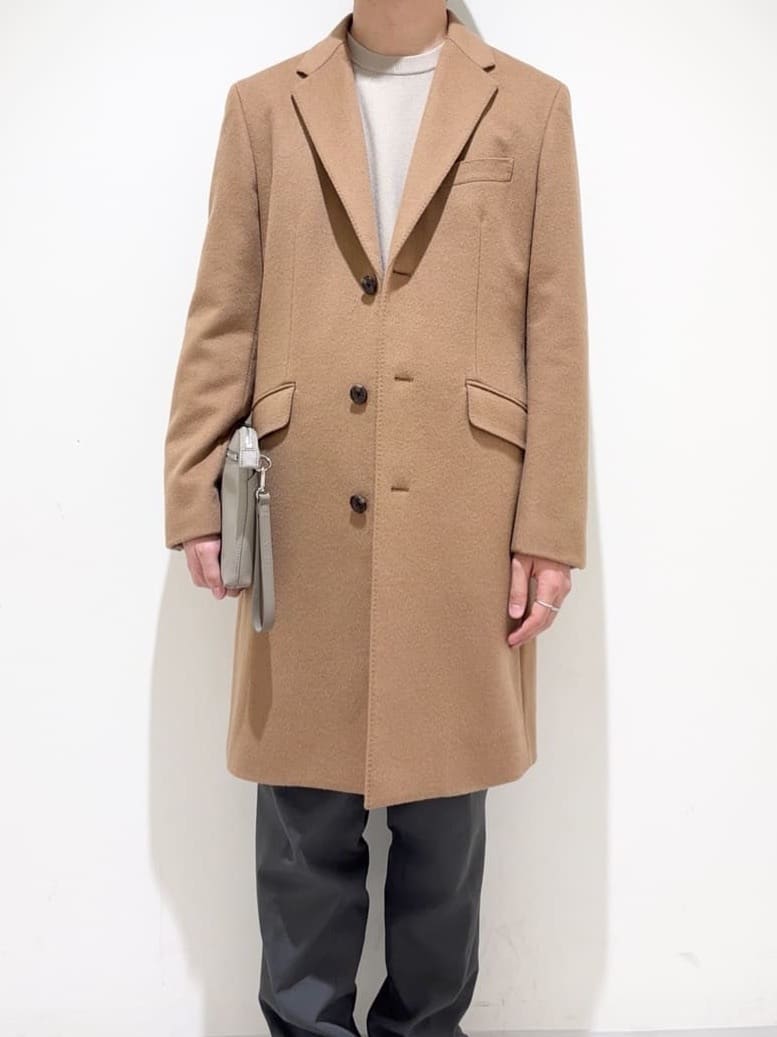 及川さんの「TAKEO KIKUCHI｜ウールカシミヤブレンド チェスターコート」を使ったコーディネート