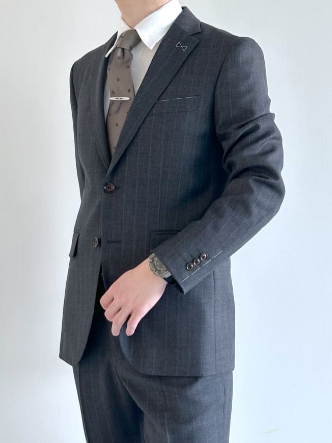 イッシーさんの「TAKEO KIKUCHI｜【THE FLAGSHIP】矢絣 ストライプ スーツ」を使ったコーディネート