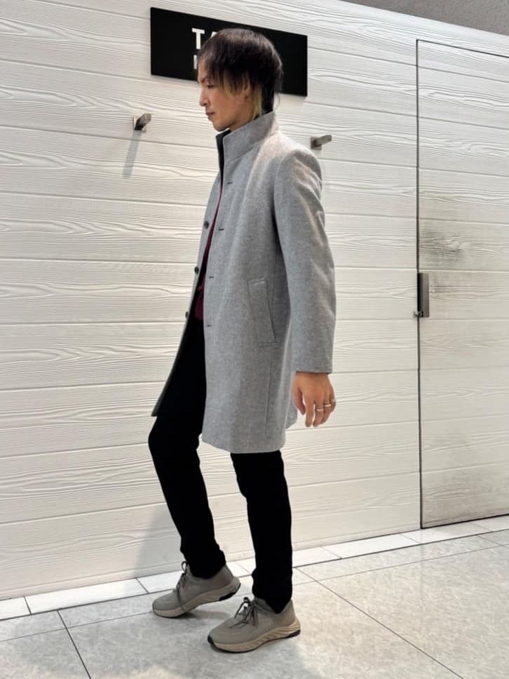 井出恭輔さんの「TAKEO KIKUCHI｜【ウールカシミヤブレンド】ビーバー調 スタンドカラー コート」を使ったコーディネート