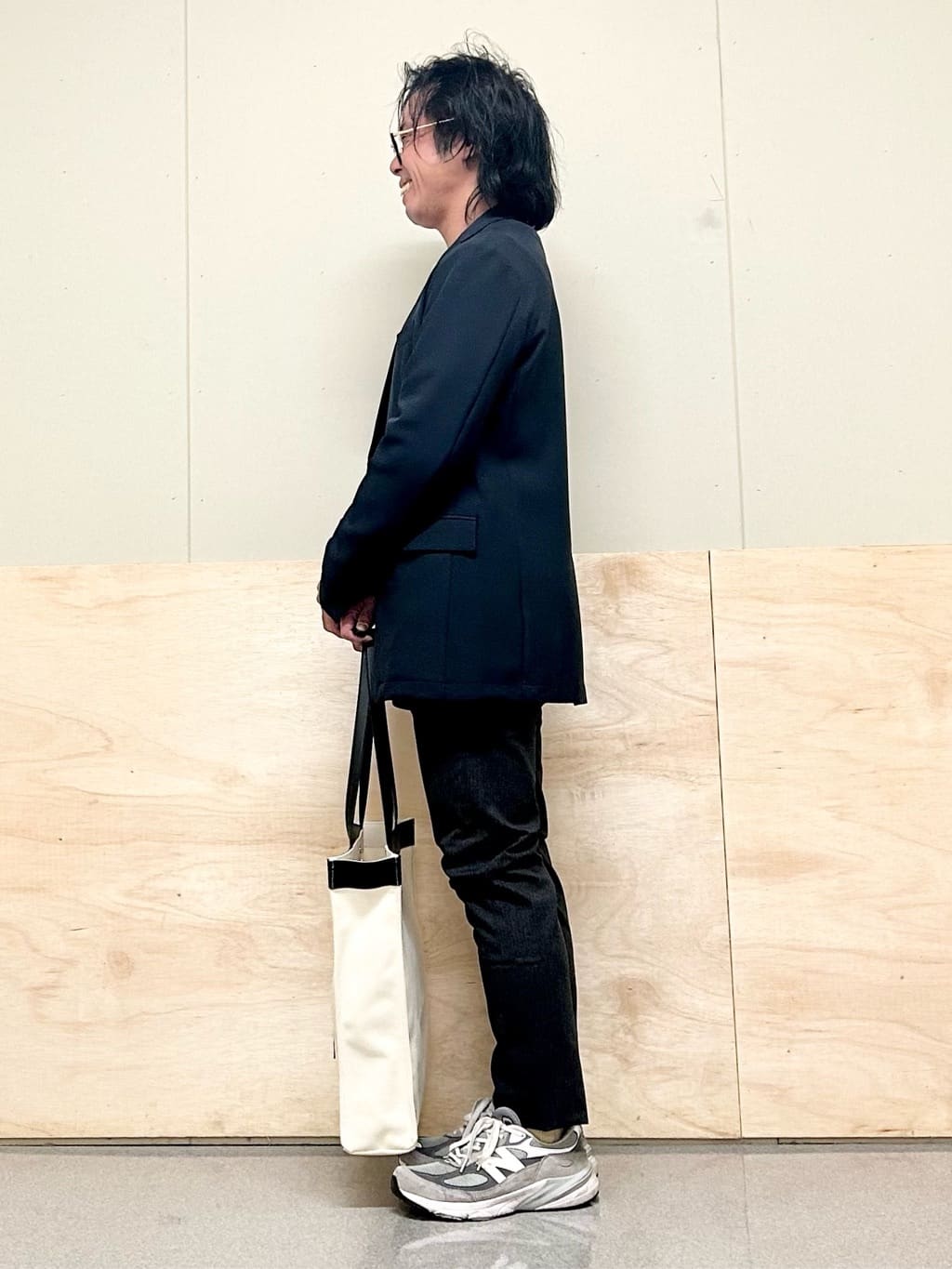 KENJI Iさんの「THE SHOP TK｜【オールシーズン穿ける！】7DAYSストレッチへリンボンパンツ　ON&hArr;OFF兼用」を使ったコーディネート