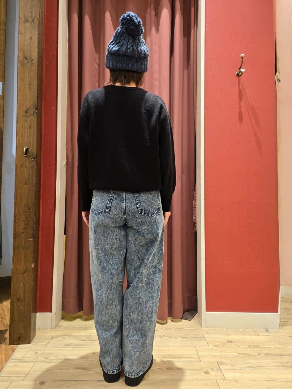hanaさんの「SHOO･LA･RUE｜◆【洗える/ちくちくしにくい/静電気軽減】スウェットライク ロゴニット」を使ったコーディネート