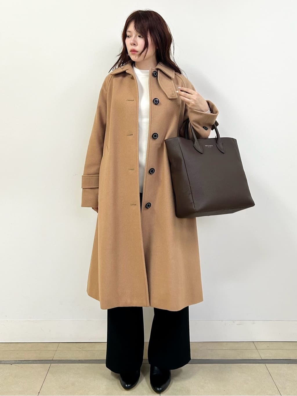 とりみさんの「DRESSTERIOR｜オーバーラップサークル カシミヤ100%マフラー」を使ったコーディネート
