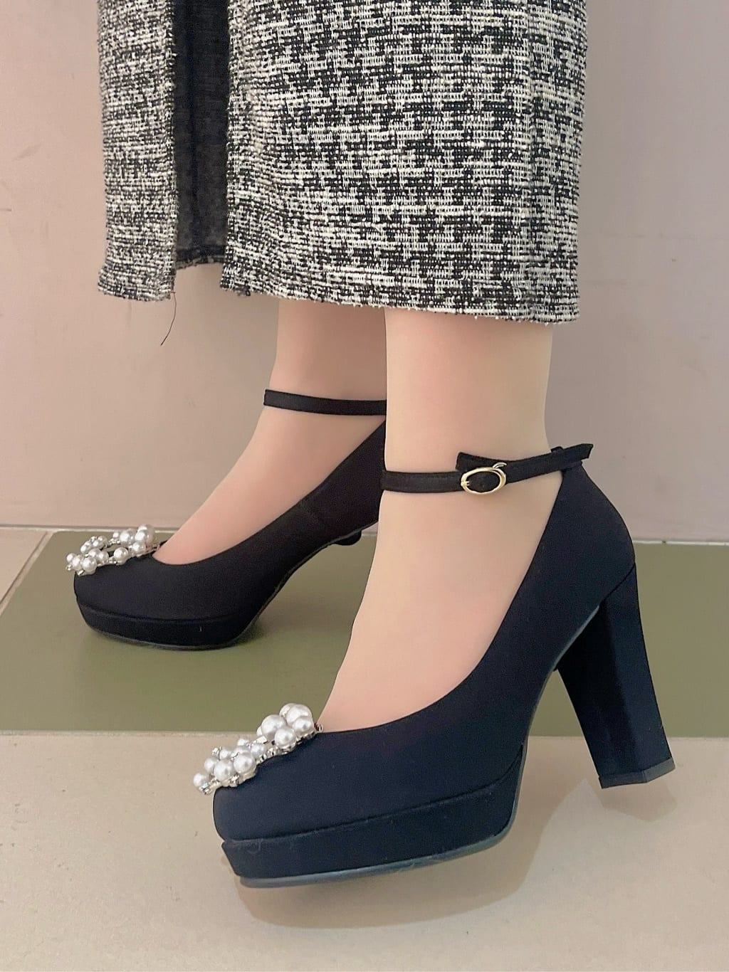 このかさんの「ESPERANZA｜3WAYチャンキーヒールパンプス」を使ったコーディネート