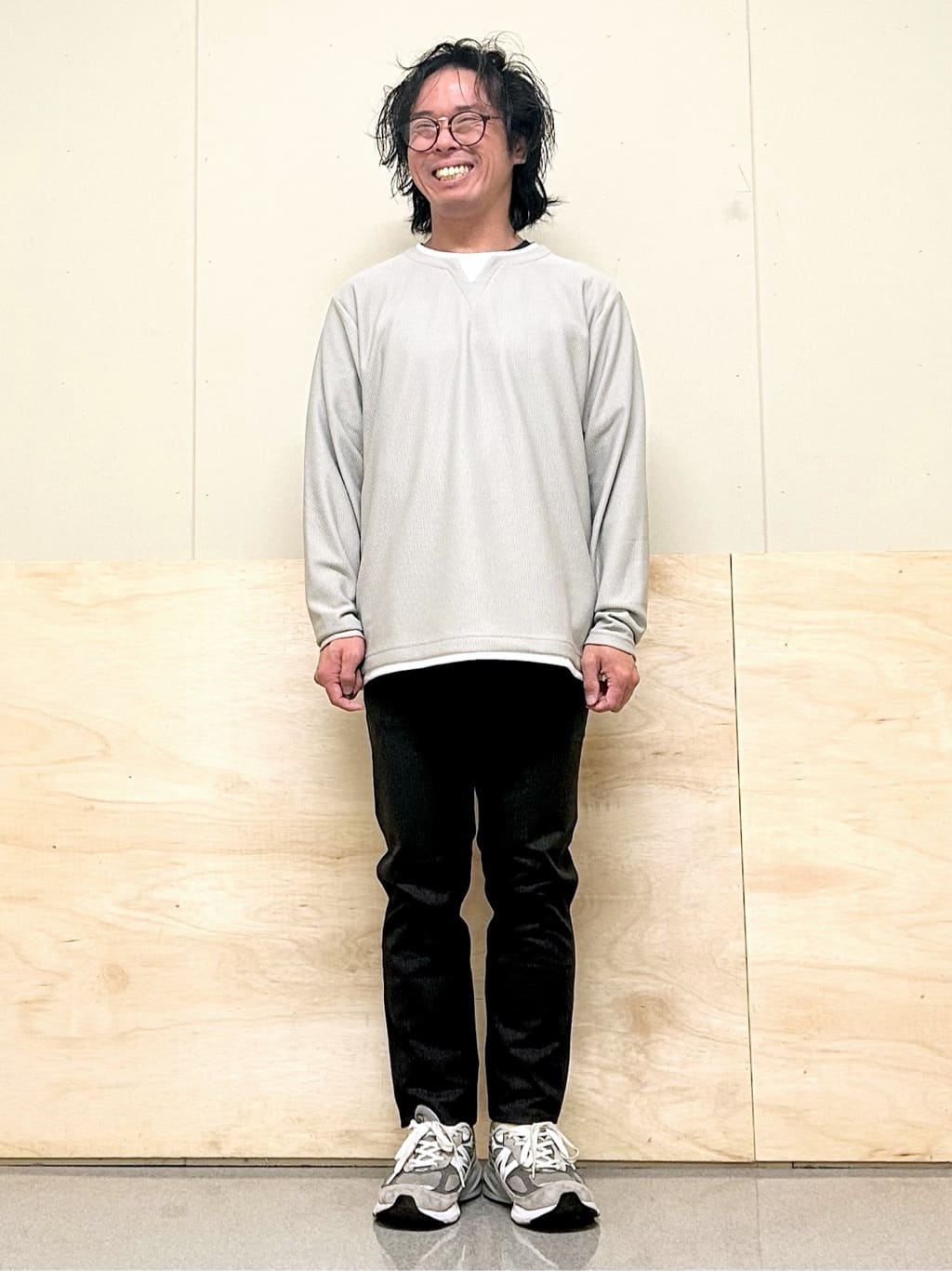 KENJI Iさんの「THE SHOP TK｜【オールシーズン穿ける！】7DAYSストレッチへリンボンパンツ　ON&hArr;OFF兼用」を使ったコーディネート