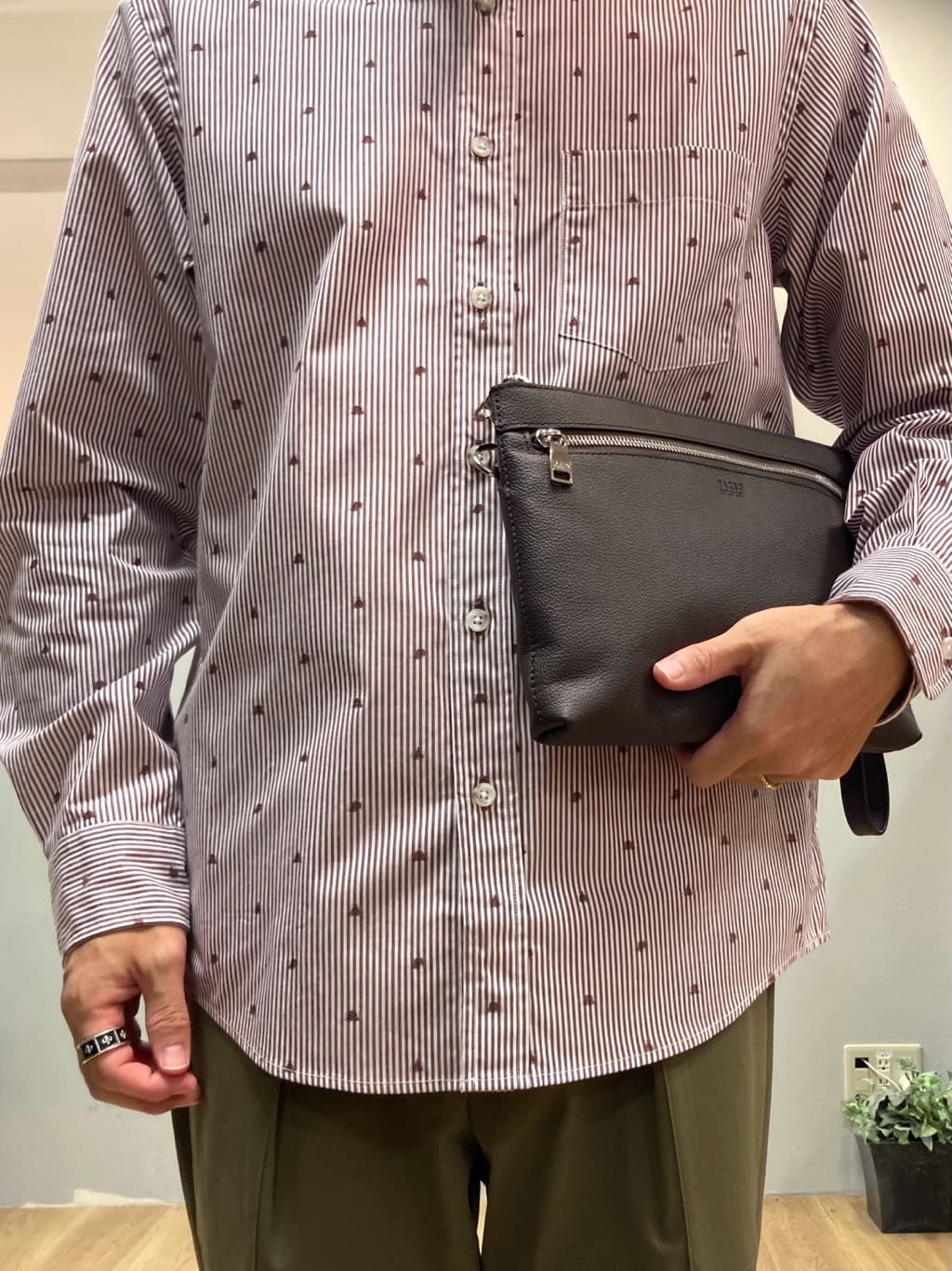 シュンさんの「TAKEO KIKUCHI｜ハットモチーフ ジャカード ストライプ シャツ」を使ったコーディネート