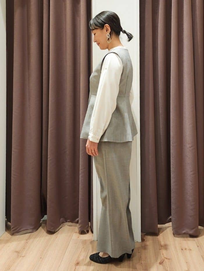 さくさんの「grove｜◆ペプラムジレ」を使ったコーディネート