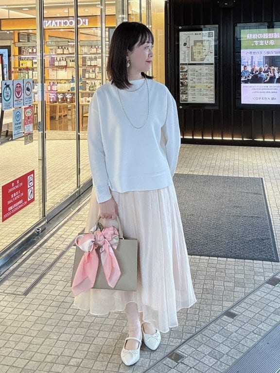 makiさんの「UNTITLED｜【手洗い／88cm正方形】バイカラーハーネススカーフ」を使ったコーディネート