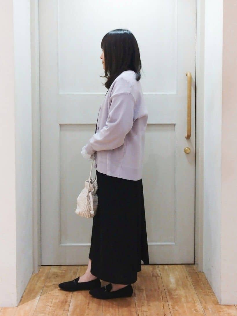 みーさんの「SHOO･LA･RUE｜◆【洗える/S-LL】ドライタッチが心地よい 畦編みVネックカーディガン」を使ったコーディネート