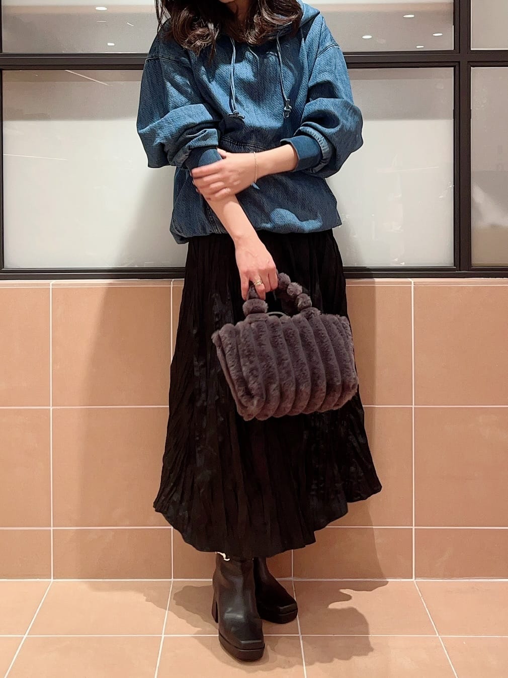 kaoriさんの「ESPERANZA｜2WAY トート ショルダーバッグ ファー」を使ったコーディネート