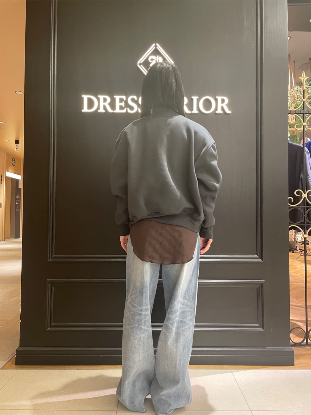 Karinさんの「DRESSTERIOR｜ヴィンテージ加工ワイドデニムパンツ」を使ったコーディネート