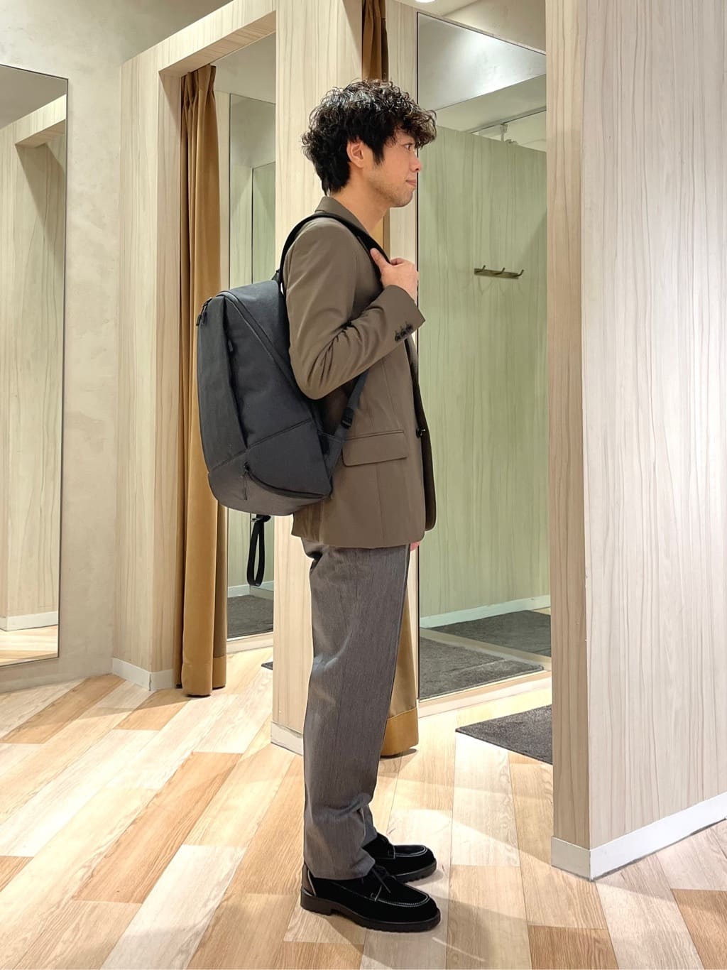 URAさんの「TAKEO KIKUCHI｜【オフィスカジュアル対応】ドレス チノパンツ」を使ったコーディネート