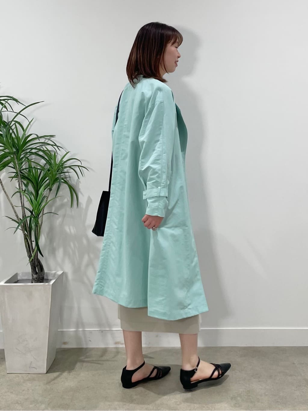 ねねさんの「INDIVI｜◆【撥水／UVケア／軽量】トレンチ風ロングコート」を使ったコーディネート