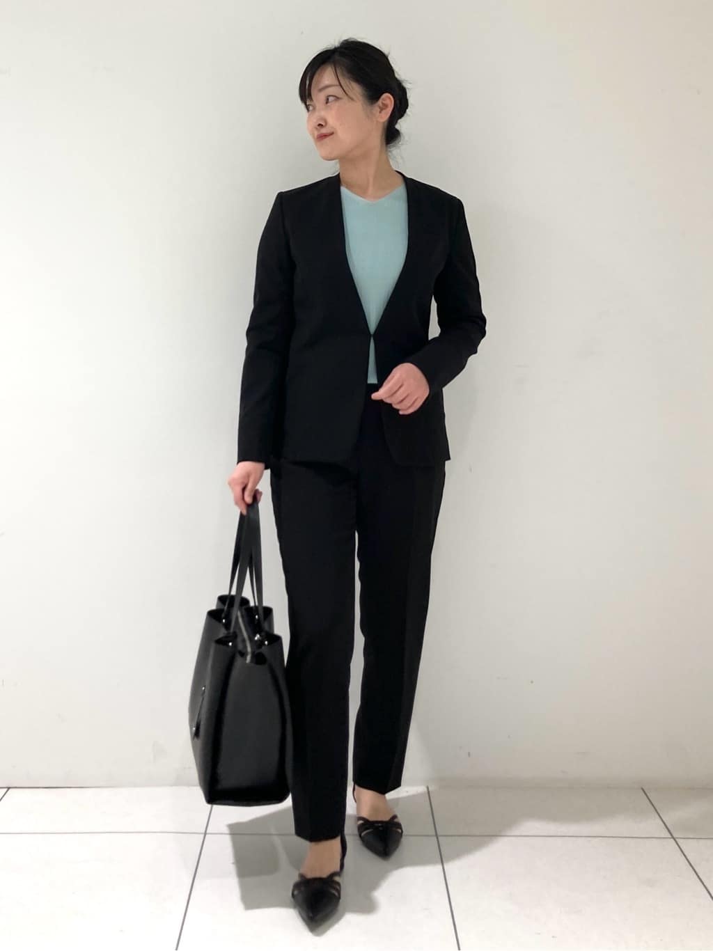 momokoさんの「INDIVI｜【洗える／UVケア／スーツ】ストレッチノーカラージャケット」を使ったコーディネート