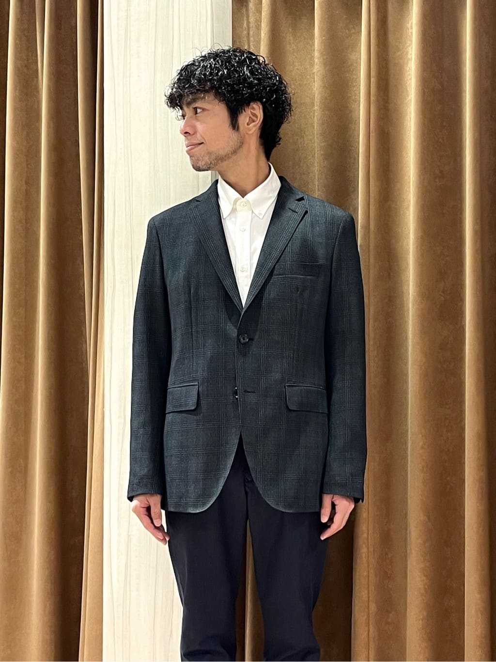 URAさんの「TAKEO KIKUCHI｜【全7サイズ&times;8色展開！】トップマルチヘリンボン パンツ」を使ったコーディネート