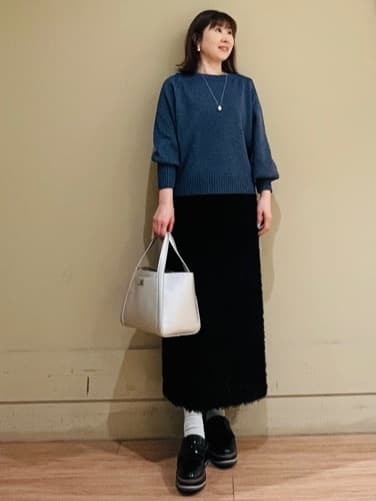 Juneさんの「UNTITLED｜◆【洗える/後ろウエストゴム】カットジャカード ナロースカート」を使ったコーディネート