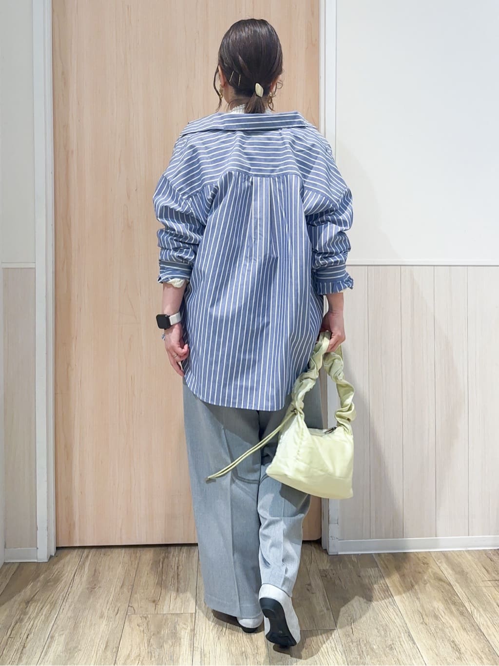 mimoさんの「SHOO･LA･RUE｜◆【洗える/S-LL】シーズン問わず合わせやすい ベーシックカラーシャツ」を使ったコーディネート