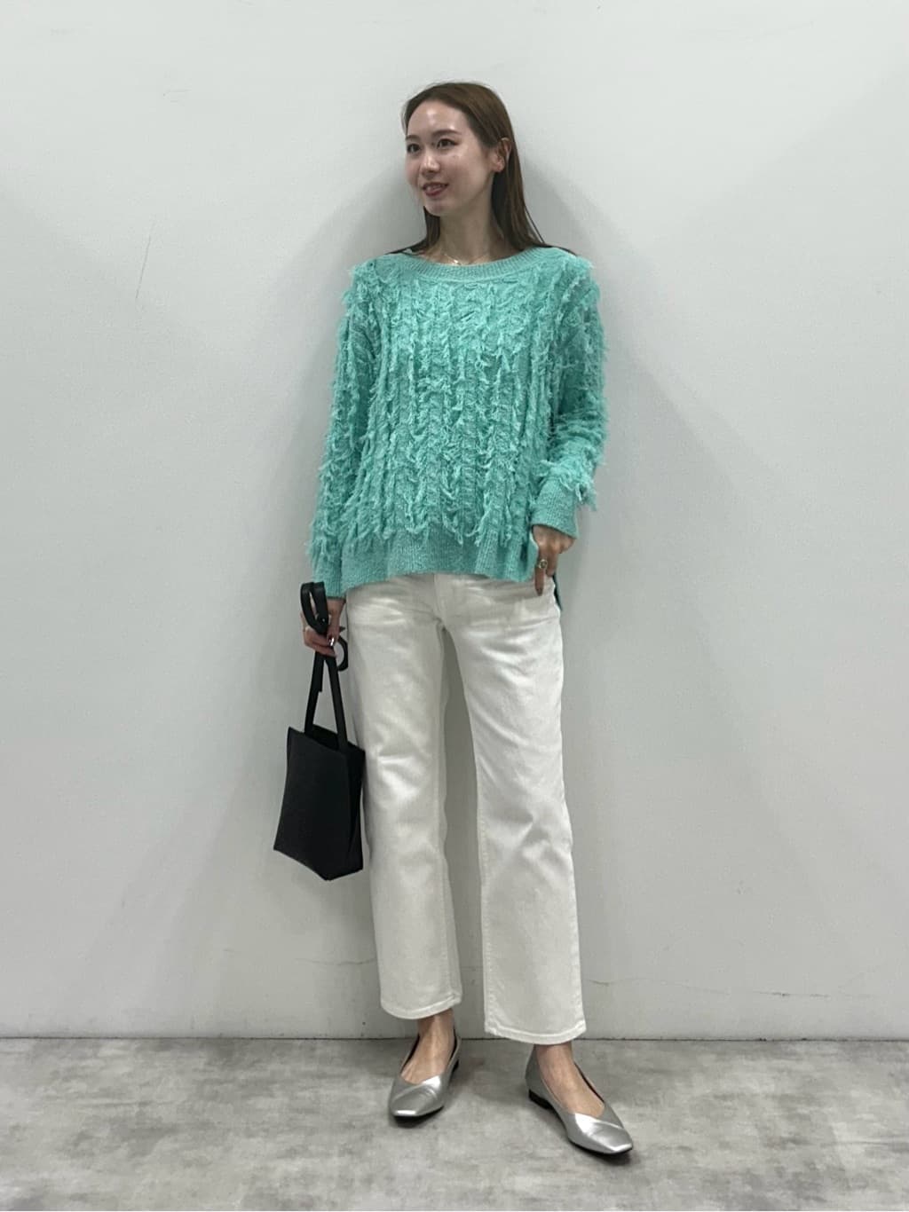 mitsukiさんの「INDIVI｜【褒められデニム】スリムストレート デニムパンツ」を使ったコーディネート