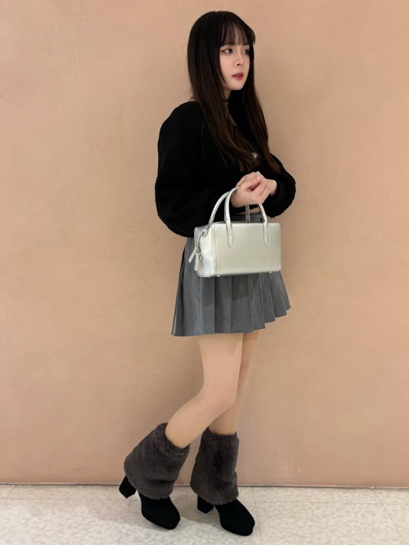 HUANG WEI HSUANさんの「ESPERANZA｜ニットパール調ショートブーツ」を使ったコーディネート