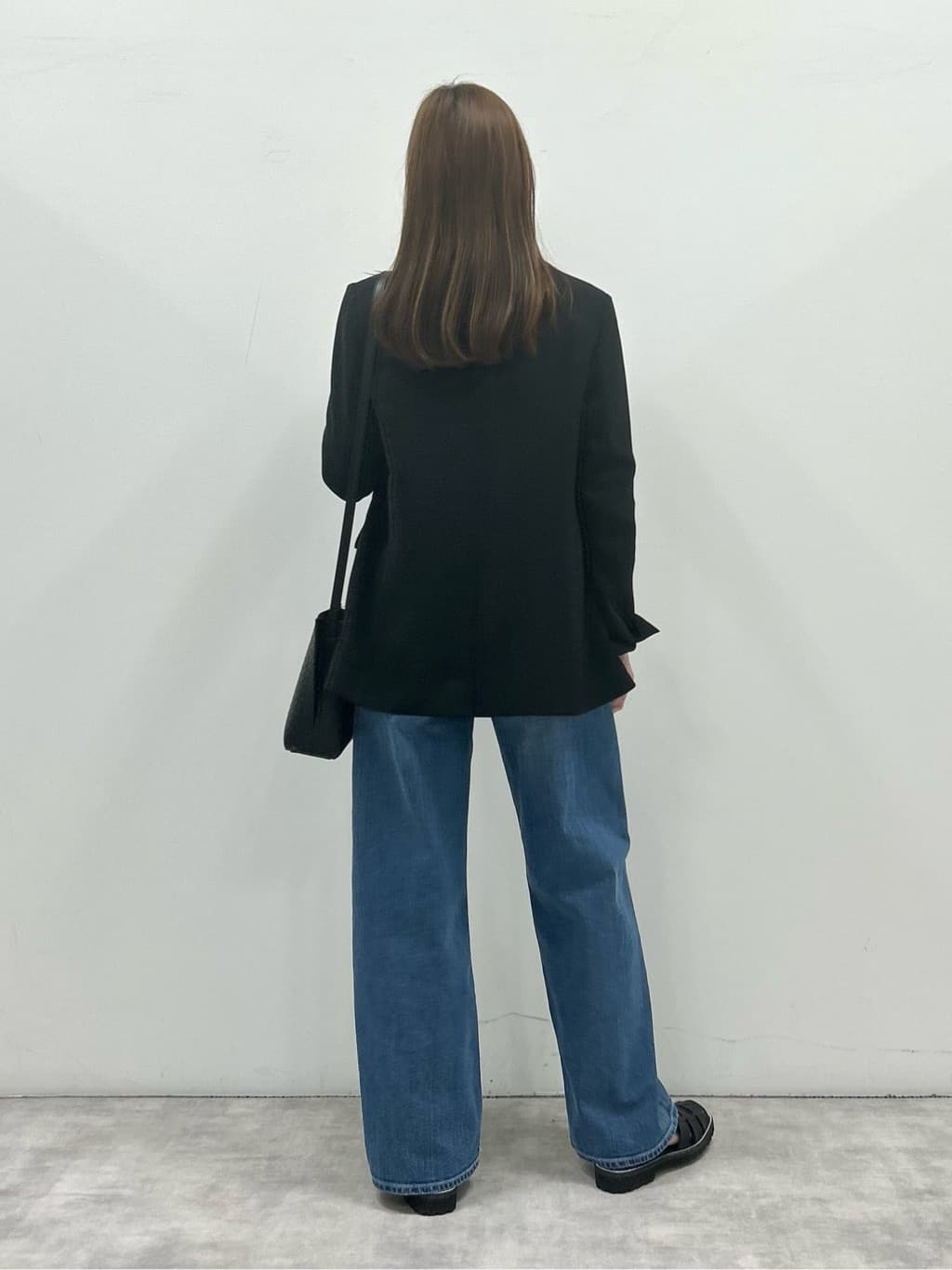 mitsukiさんの「INDIVI｜【褒められデニム】ワイドストレート デニムパンツ」を使ったコーディネート
