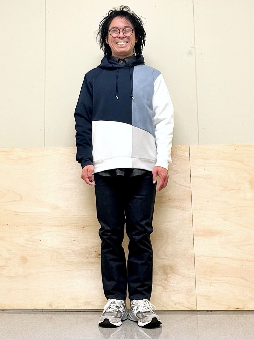 KENJI Iさんの「THE SHOP TK｜【オールシーズン穿ける！】7DAYSストレッチへリンボンパンツ　ON&hArr;OFF兼用」を使ったコーディネート