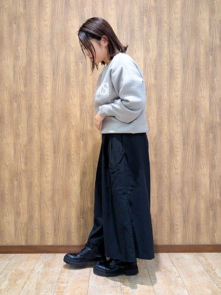 ｍｉｓａｋｉさんの「SHOO･LA･RUE｜◆【洗える/ちくちくしにくい/静電気軽減】スウェットライク ロゴニット」を使ったコーディネート