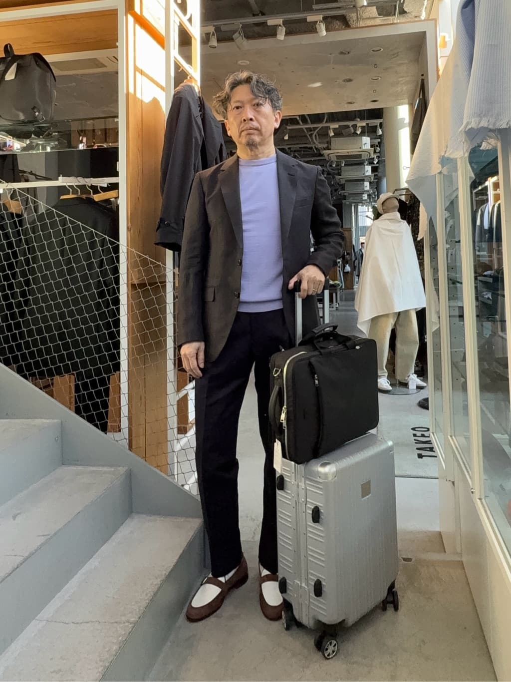 デザイナーTAKEman さんの「TAKEO KIKUCHI｜【DARJEELING】スーツケース Sサイズ」を使ったコーディネート