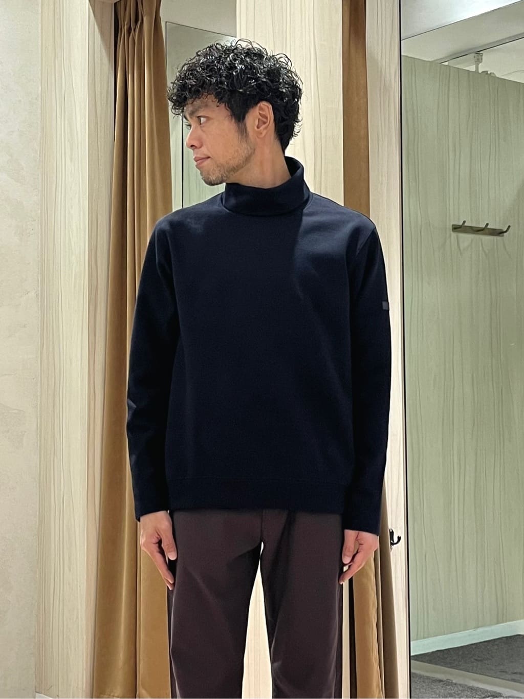 URAさんの「TAKEO KIKUCHI｜【Made in JAPAN】播州織 ストレッチ パンツ」を使ったコーディネート