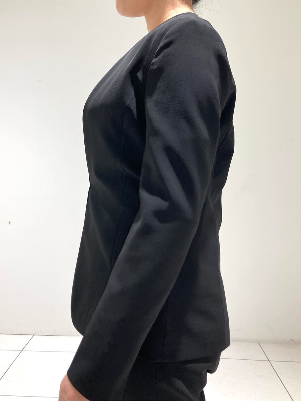 momokoさんの「INDIVI｜【洗える／UVケア／スーツ】ストレッチノーカラージャケット」を使ったコーディネート