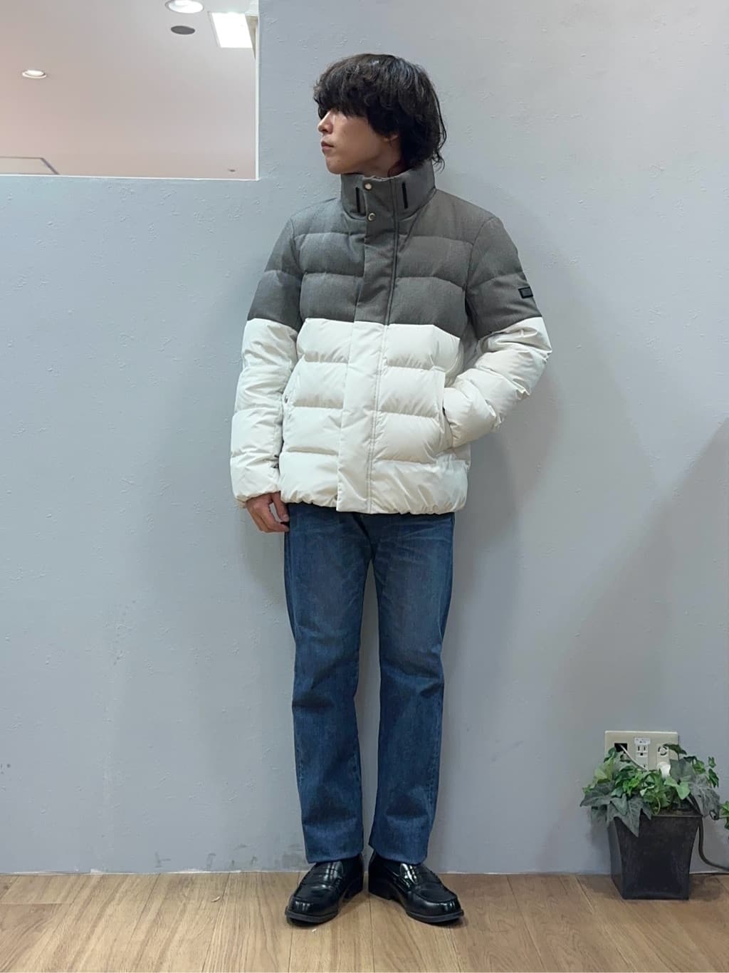 Uさんの「TAKEO KIKUCHI｜【モンスターストレッチ】日本製 ウォッシュド デニムパンツ」を使ったコーディネート