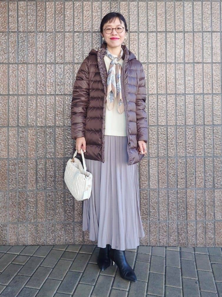 MUTSUKOさんの「UNTITLED｜【手洗い／88cm正方形】エンブレムプリントスカーフ」を使ったコーディネート