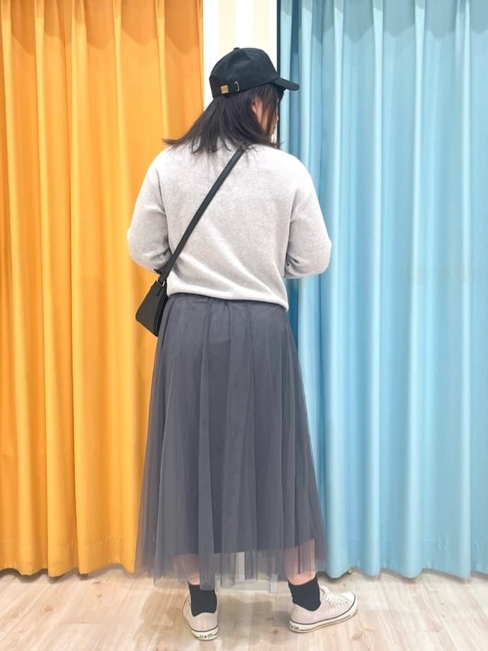 TUMU-TUMUさんの「SHOO･LA･RUE｜◆【洗える/ちくちくしにくい/静電気軽減】スウェットライク ロゴニット」を使ったコーディネート