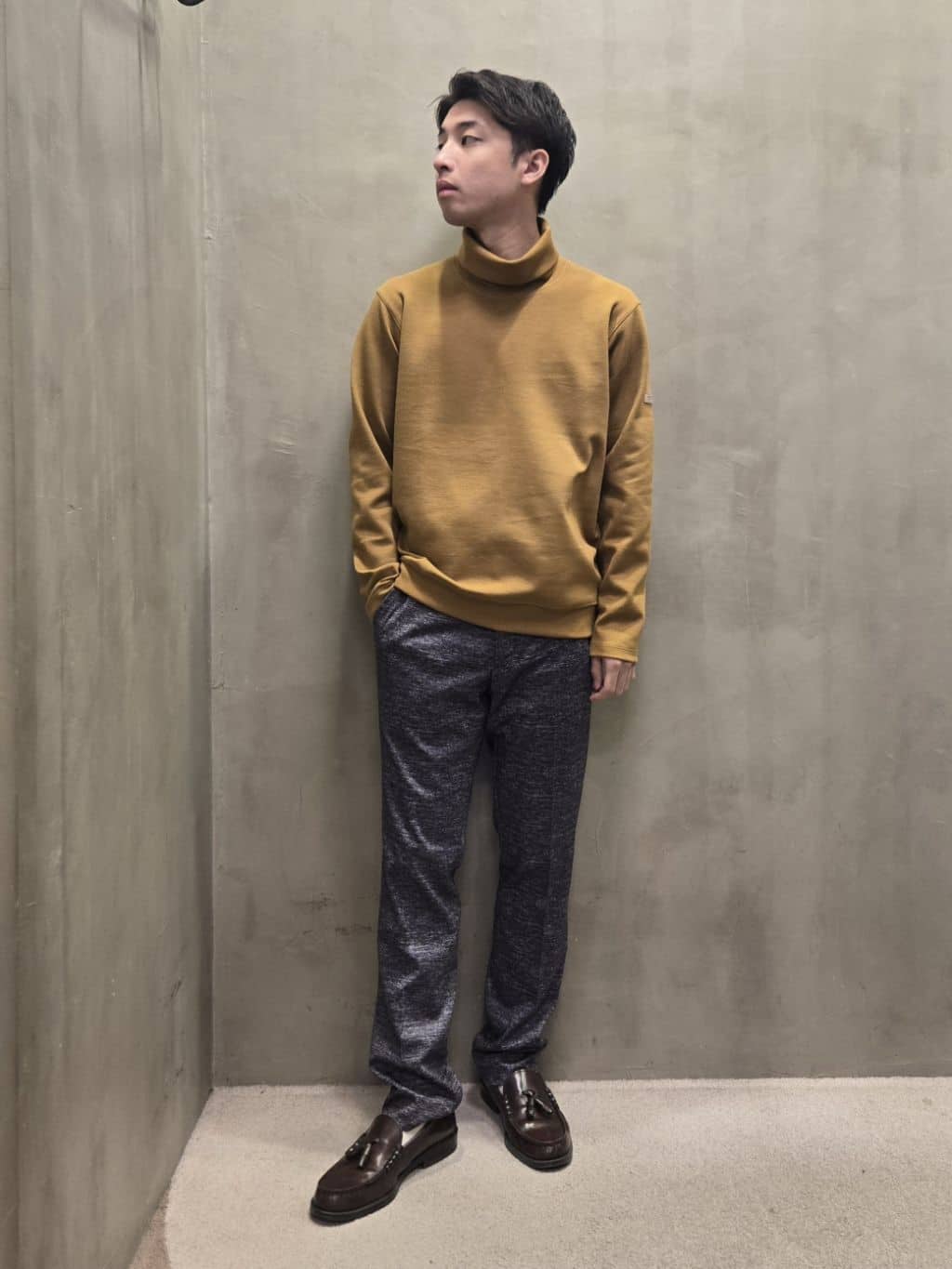 白木駆さんの「TAKEO KIKUCHI｜【ONOFF対応】TRダブルニット ストレッチパンツ」を使ったコーディネート