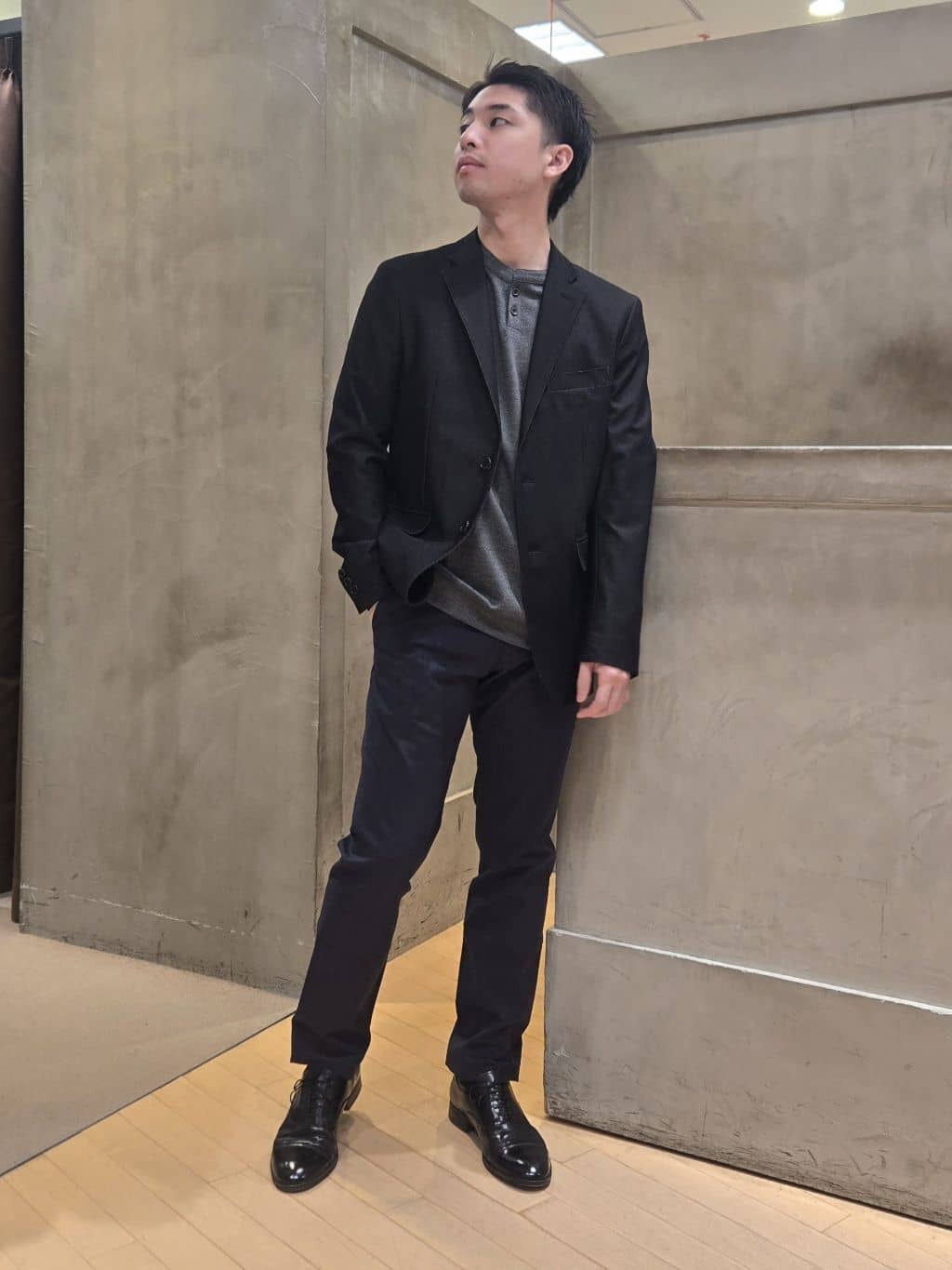 白木駆さんの「TAKEO KIKUCHI｜【360&deg;ストレッチ／セットアップ対応】None Of Stress ジャケット」を使ったコーディネート