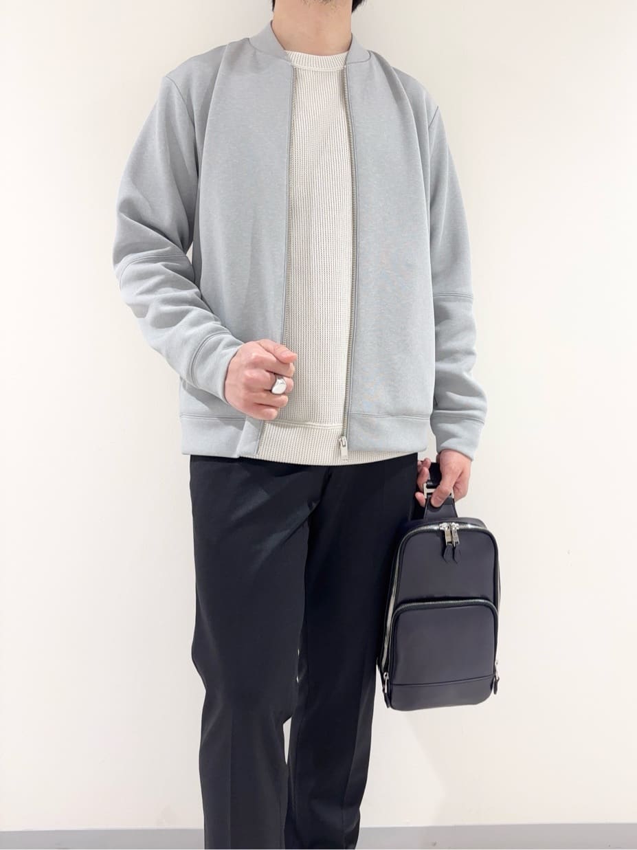 及川さんの「TAKEO KIKUCHI｜【ONOFF対応】TRダブルニット ストレッチパンツ」を使ったコーディネート