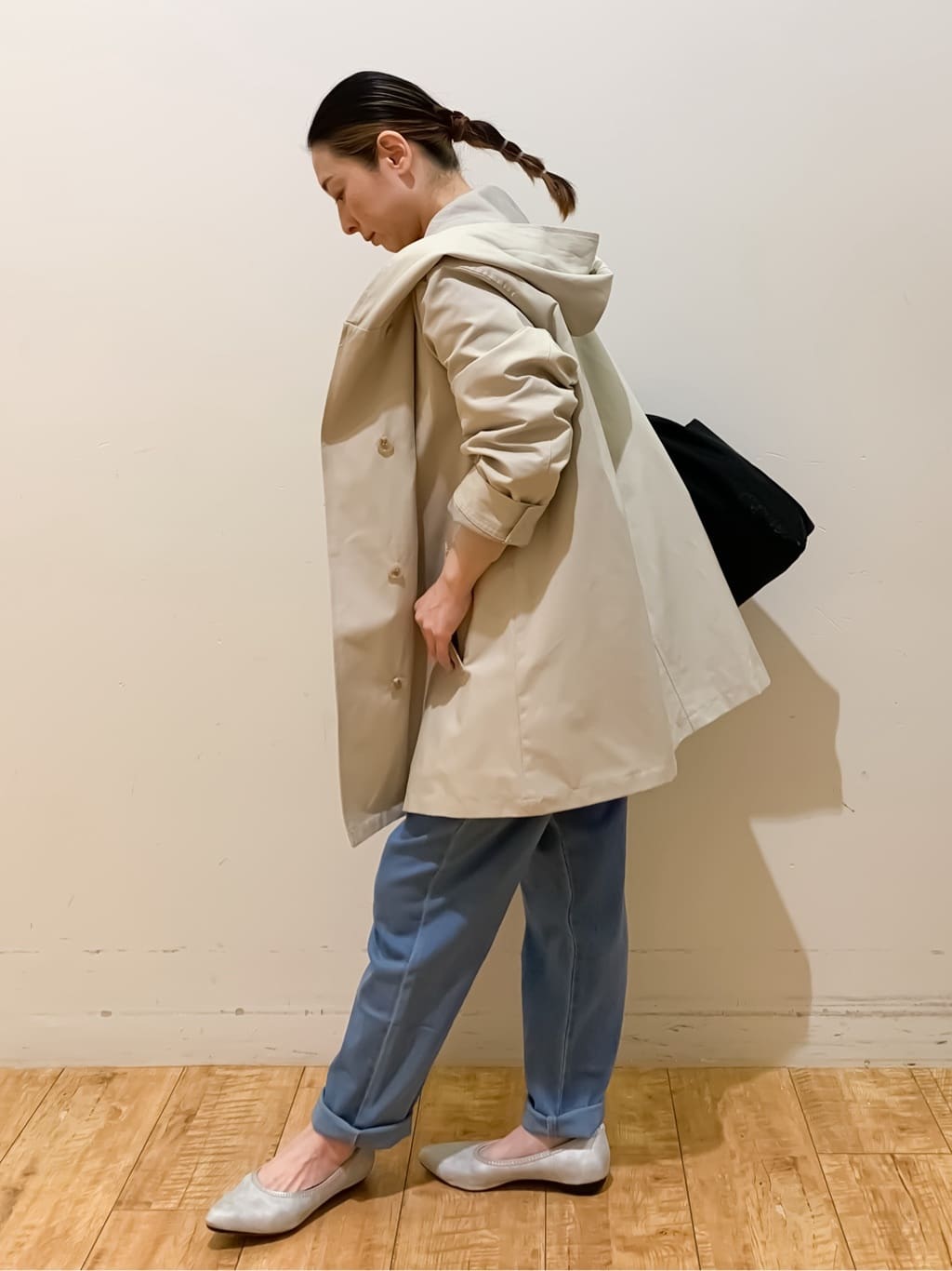 MEGさんの「SHOO･LA･RUE｜◆【S-LL/撥水/花粉対策】フーディーテントブルゾン」を使ったコーディネート