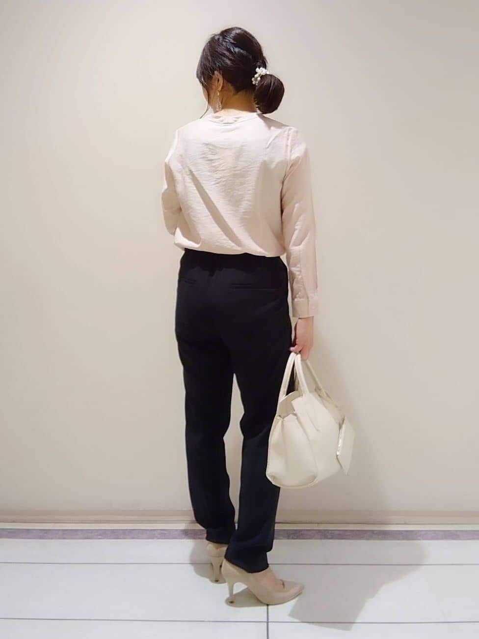 TOMOMIさんの「INDIVI｜◆【合皮／マルチWAY／サブバッグ付】ミニショルダーバッグ」を使ったコーディネート