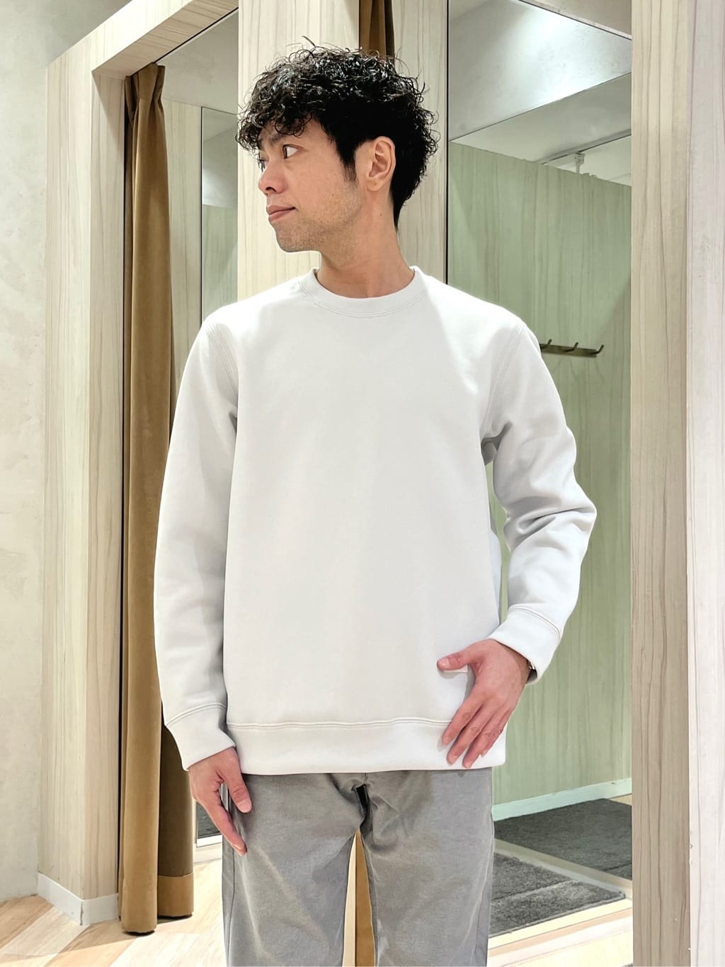 URAさんの「TAKEO KIKUCHI｜【Made in JAPAN】播州織 ストレッチ パンツ」を使ったコーディネート