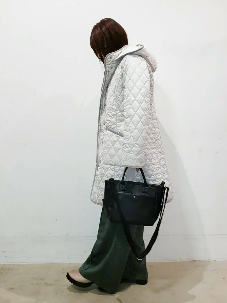 TSUCHIYAさんの「SHOO･LA･RUE｜◆【洗える/高レビュー】きれいめスタイルに 女性らしく好印象 Vネックニット」を使ったコーディネート