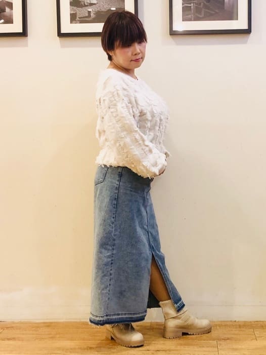 YYYさんの「SHOO･LA･RUE｜◆【S-LL】一枚で主役級。フリンジが目を惹くゆるニット」を使ったコーディネート