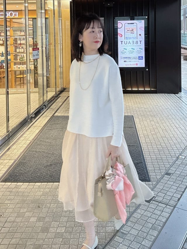 makiさんの「UNTITLED｜【手洗い／88cm正方形】バイカラーハーネススカーフ」を使ったコーディネート