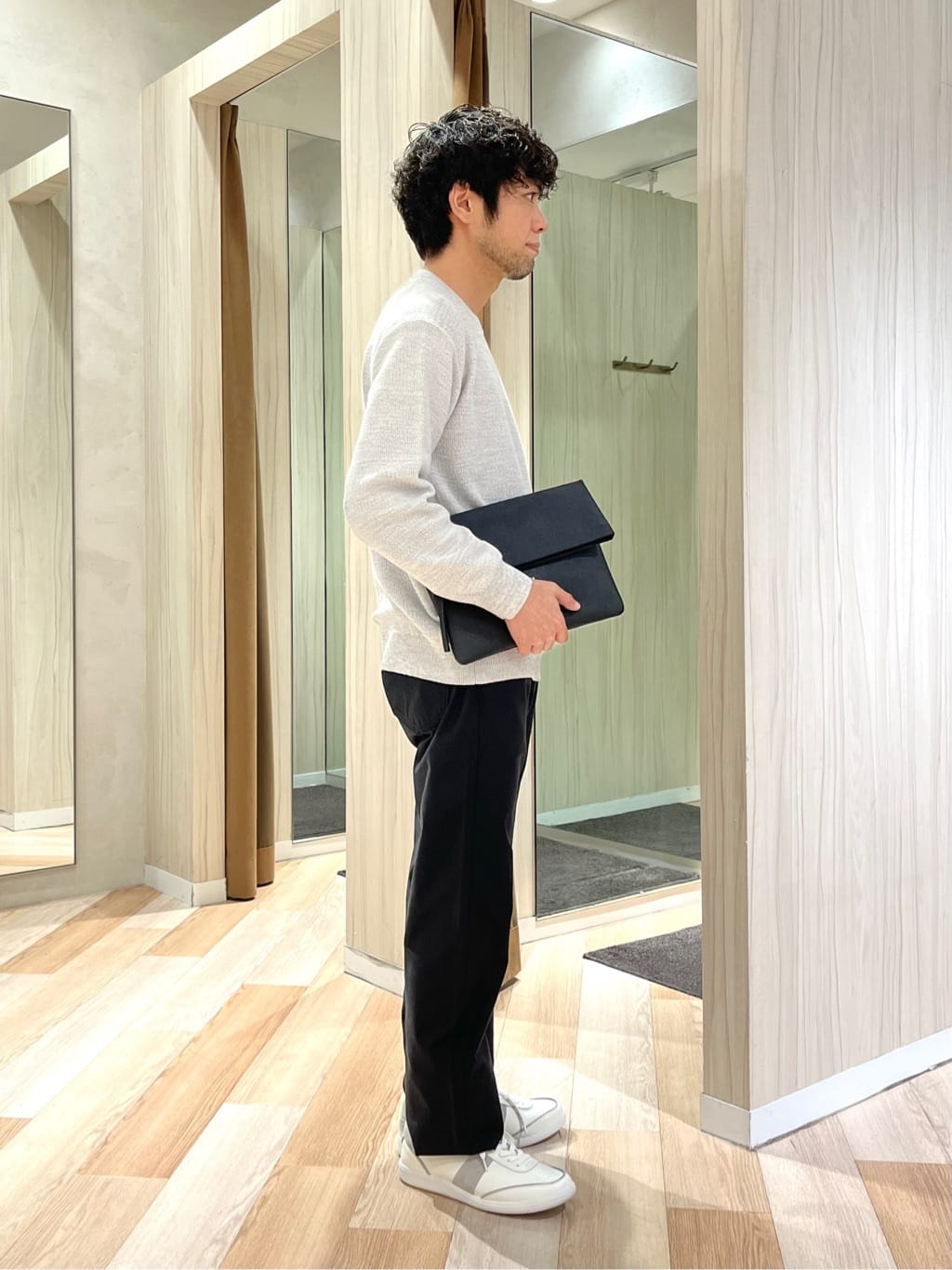 URAさんの「TAKEO KIKUCHI｜【Made in JAPAN】播州織 ストレッチ パンツ」を使ったコーディネート