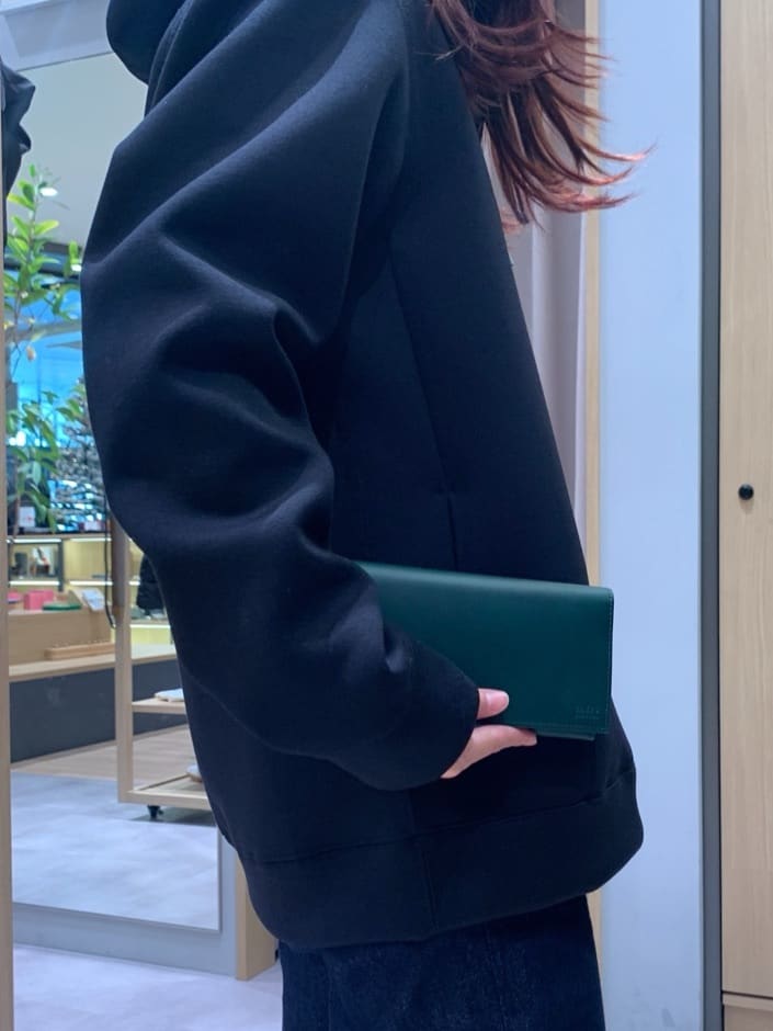 よぴさんの「TAKEO KIKUCHI｜アンティーク調レザー 2つ折り長財布」を使ったコーディネート