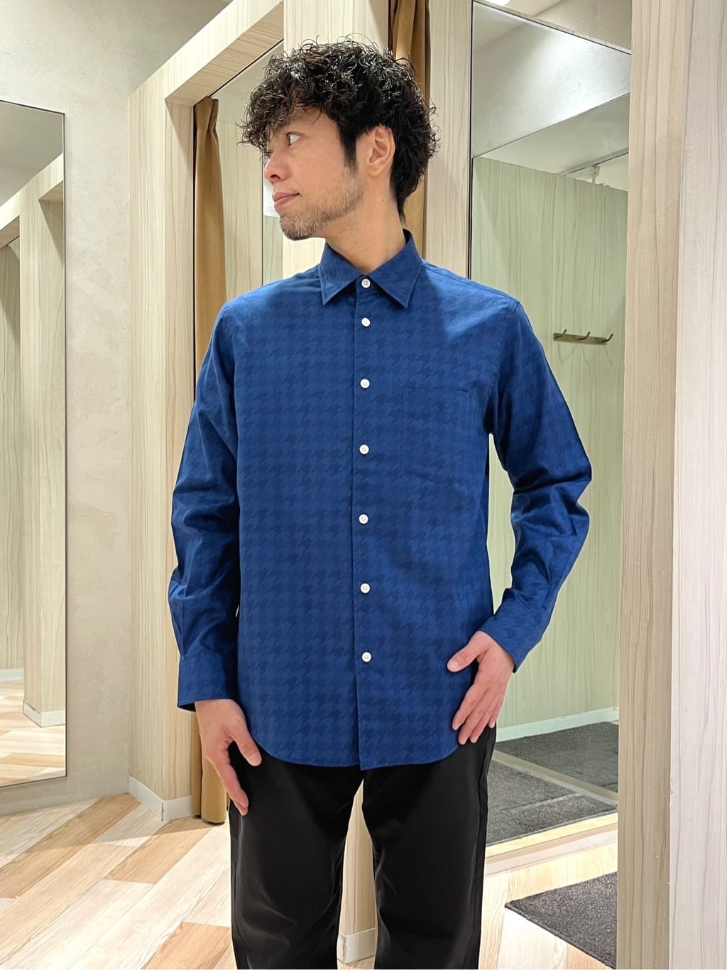 URAさんの「TAKEO KIKUCHI｜【Made in JAPAN】播州織 ストレッチ パンツ」を使ったコーディネート