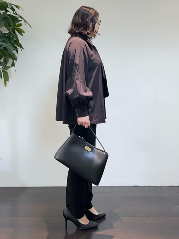 Asamiさんの「UNTITLED｜◆【通勤スーツ】タックテーパードパンツ」を使ったコーディネート