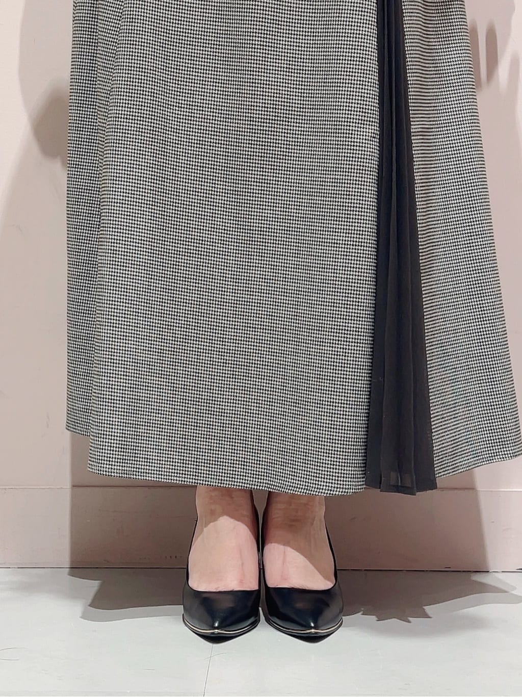 りえさんの「ESPERANZA｜【レイン対応/12時間パンプス】約8.5cm　歩きやすくて疲れにくい」を使ったコーディネート